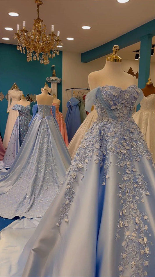 Ballkleid schulterfrei, hellblaues Satinkleid für Quinceañera, Applikationen, luxuriöses Geburtstagskleid für Sweet 15 und 16, AB1085