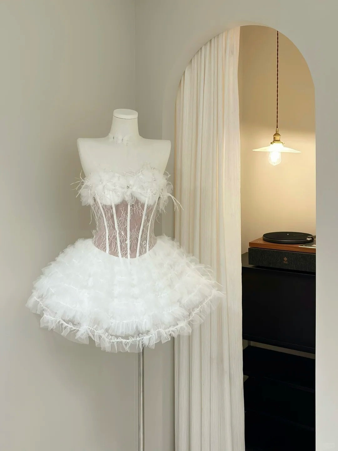 Classy Ball Gown Strapless White Lace With Feathers Night Short Graduation Dress Inspo Senior Homecoming Outfits RB4877