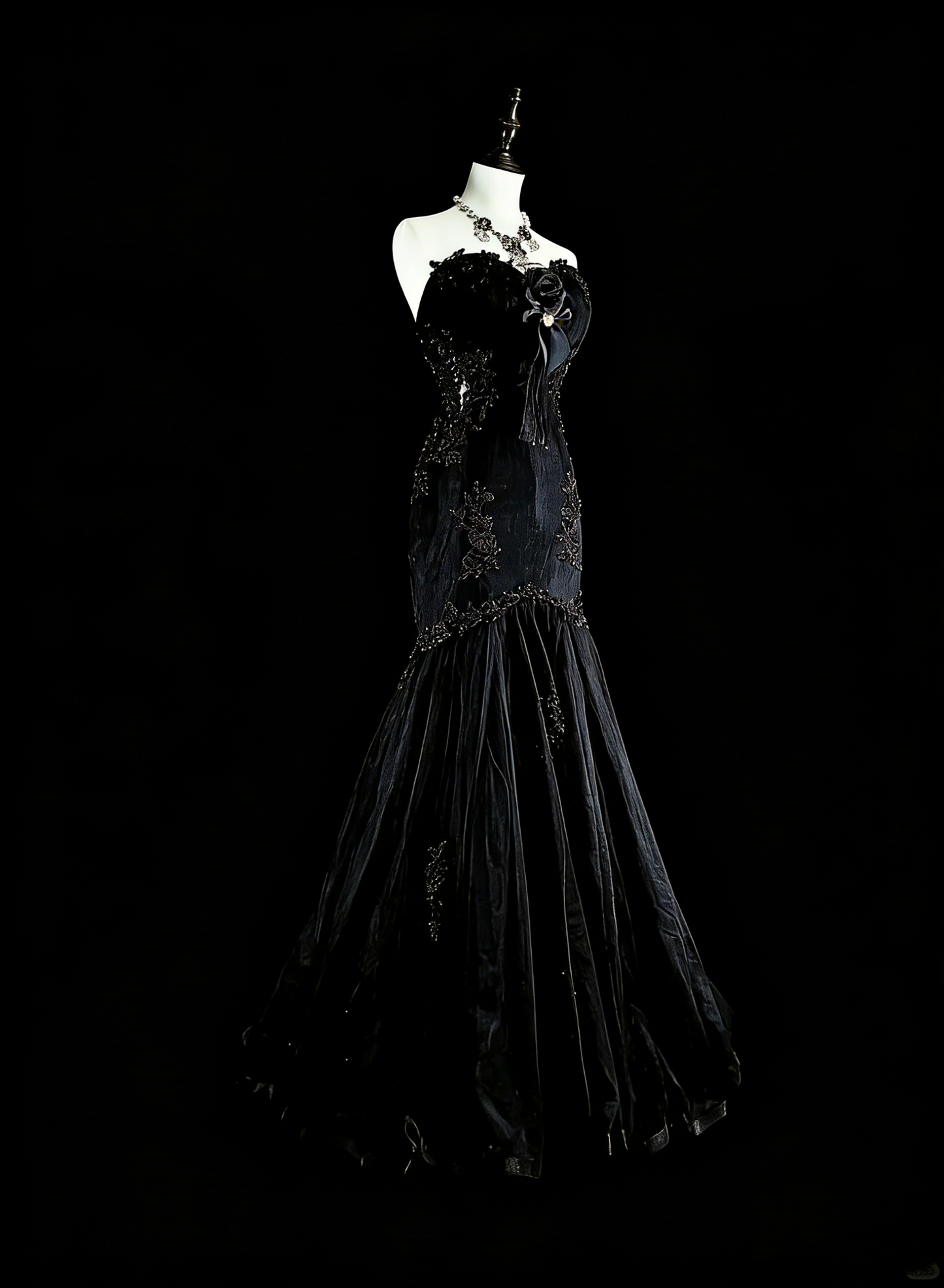 Vintage Meerjungfrauen-Abendkleid aus den 1980er Jahren, ärmellos, schwarz, Tüll, mit Applikationen, N1599