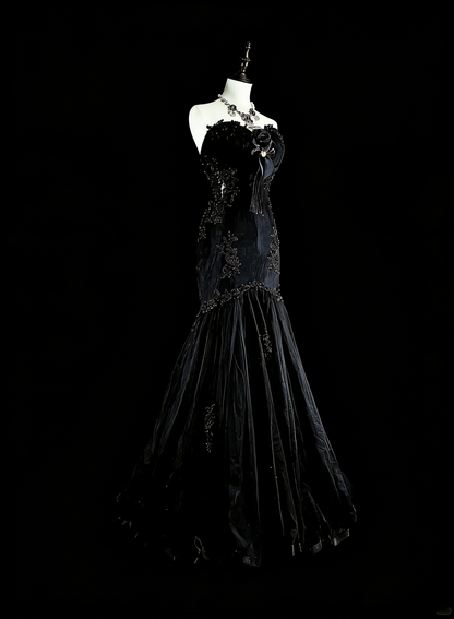 Vintage Meerjungfrauen-Abendkleid aus den 1980er Jahren, ärmellos, schwarz, Tüll, mit Applikationen, N1599