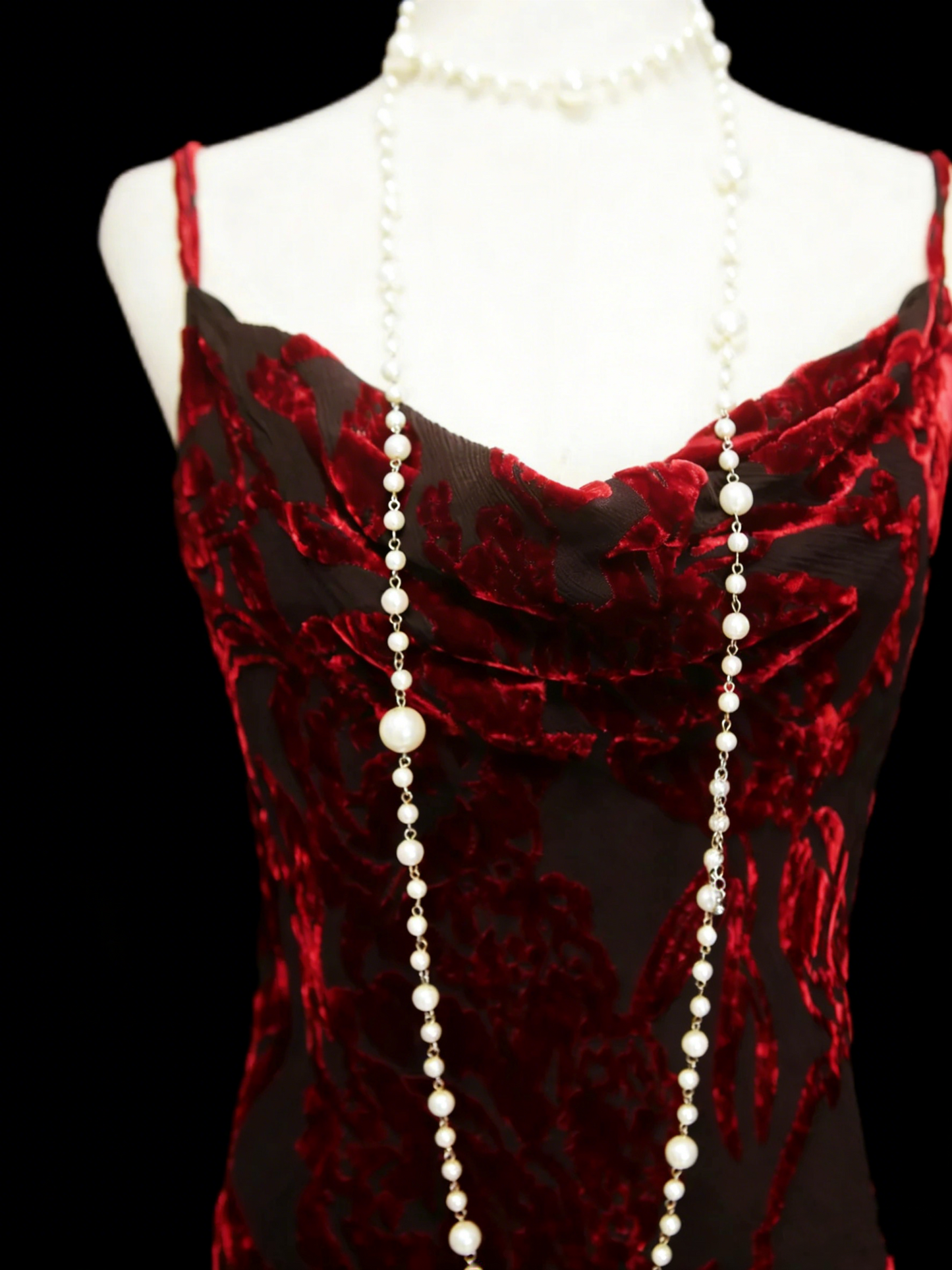 Robe de soirée sirène vintage à fines bretelles, style années 80, 70, 90, en velours bordeaux, idéale pour les bals de fin d'année ou les remises de diplômes (N1146)