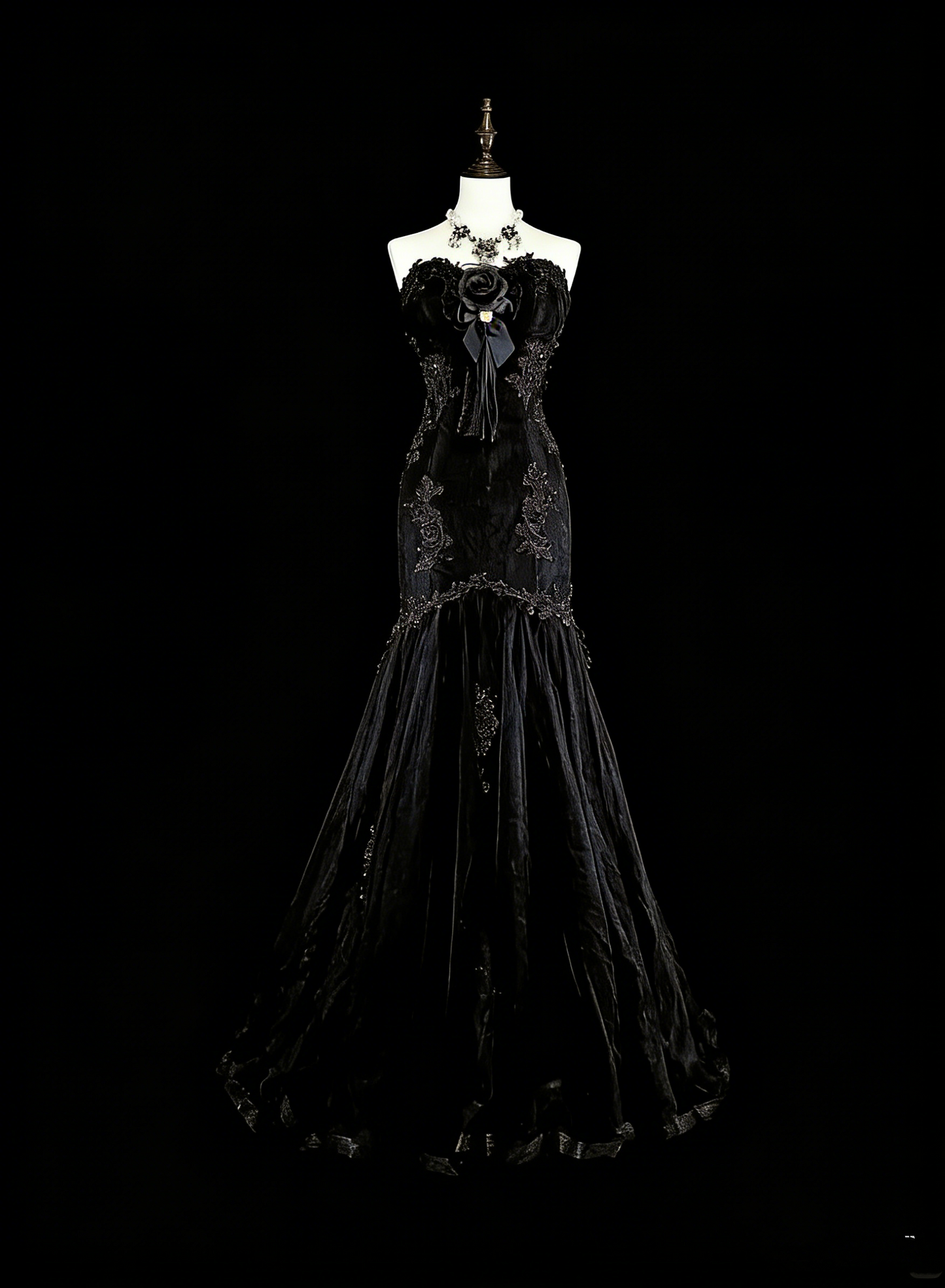 Vintage Meerjungfrauen-Abendkleid aus den 1980er Jahren, ärmellos, schwarz, Tüll, mit Applikationen, N1599