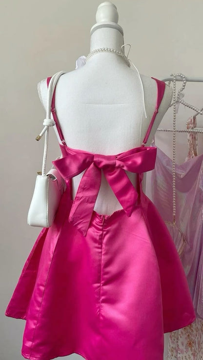 Robe courte rose en satin, élégante, dos nu, bretelles et coupe trapèze, idéale pour un 16e anniversaire (Hoco Dresses N1926).