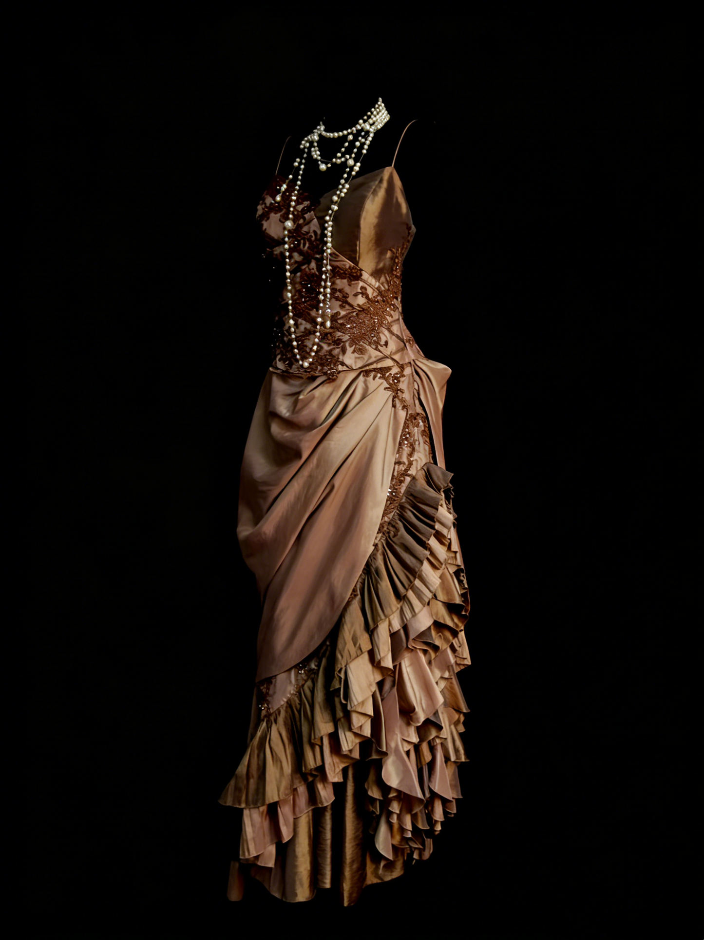 Robe de bal de fin d'année chic, asymétrique, en satin marron avec bretelles spaghetti et perles, modèle N1255