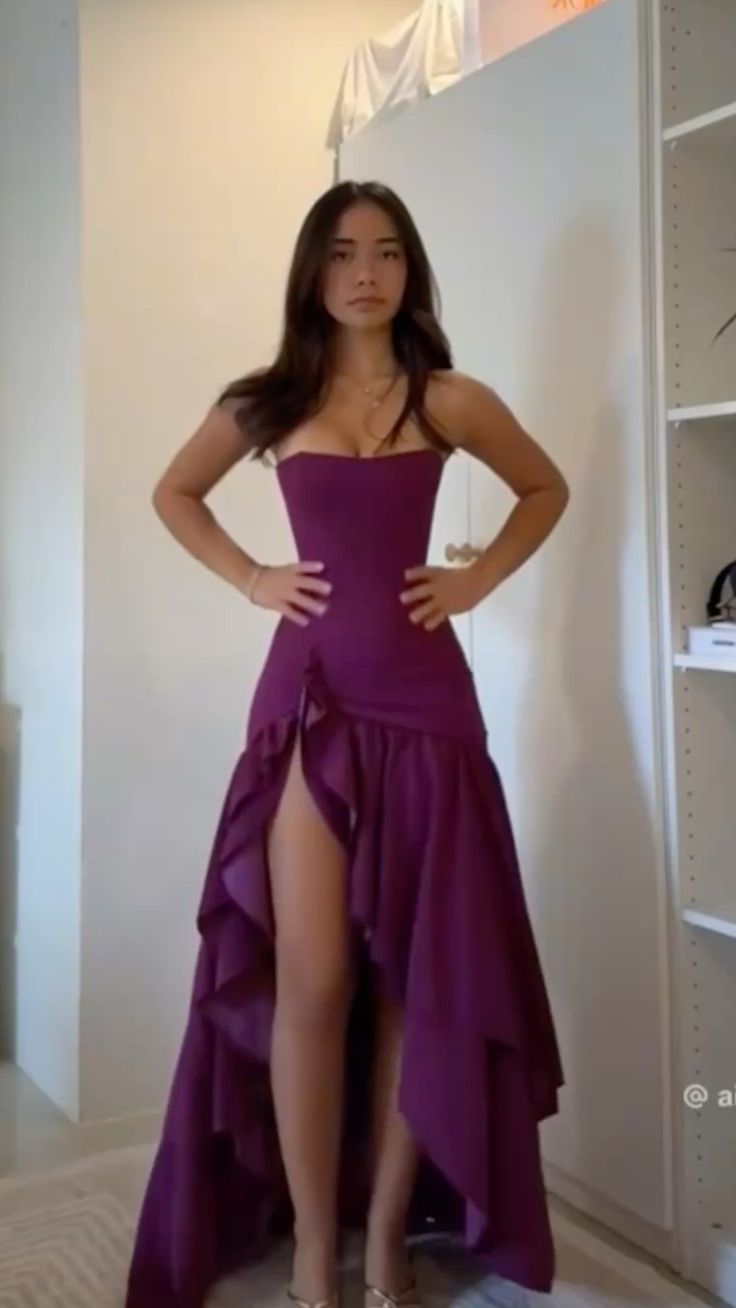 Elegantes, trägerloses, asymmetrisches Satin-Abendkleid mit Schlitz in Traubenfarbe, langes Partykleid AB2148