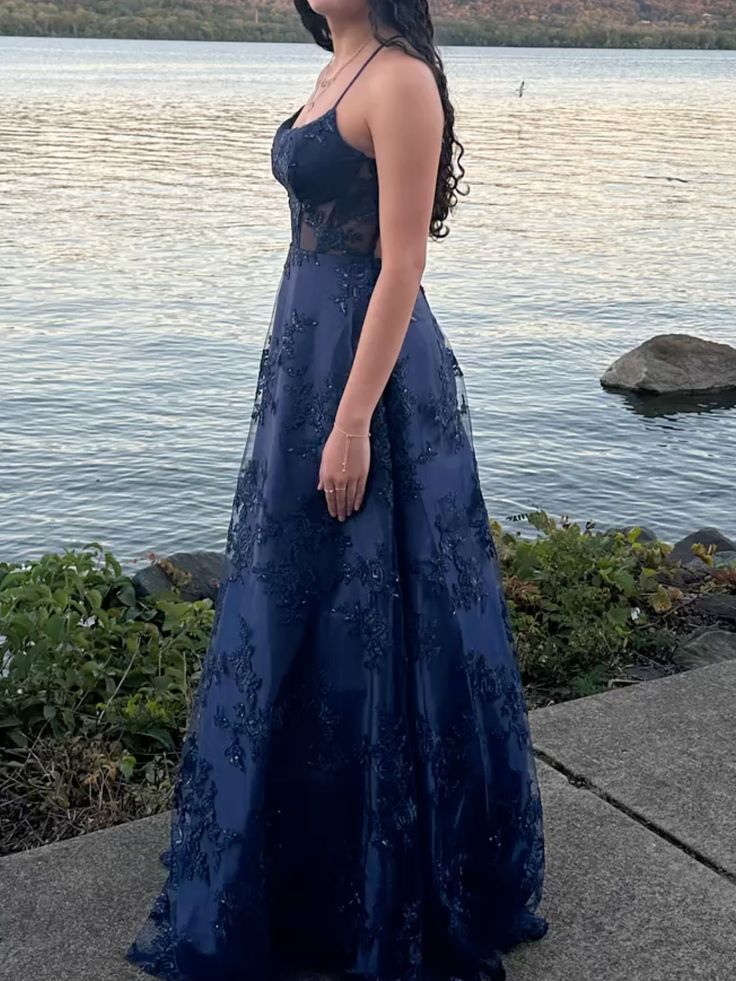 Funkelndes Tüll-Abendkleid mit Spitzenapplikationen, langem Spaghettiträger-Schnitt, formelles Abendkleid AB689