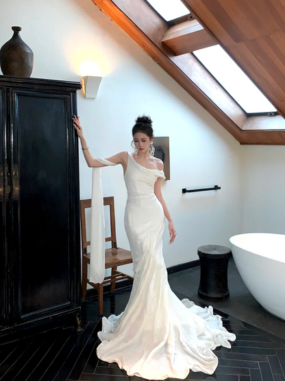 Simple Mermaid One Shoulder White Wedding Dress With Train Fairytale Brides Gown Wedding Dresses N064
