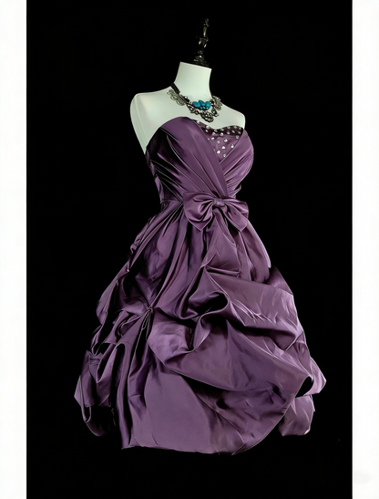 Robe de bal unique en satin violet à décolleté cœur, inspiration années 2000, robes de bal courtes, inspiration robes de soirée N1746