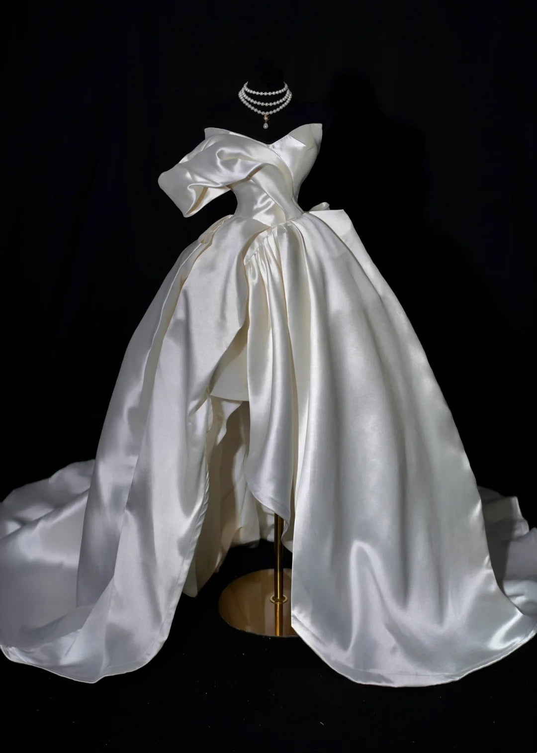 Classic Wedding Dresses Ball Gown Sweetheart Satin High Low Brides Dress Fitted Bridal Gowns AB2533