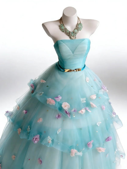 Bescheidene Ballkleider für den Abschlussball, trägerlos, helles Himmelblau, Tüll mit Blumen, langes Quinceañera-Kleid N2969