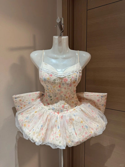 Robe de soirée mignonne à fines bretelles, florale, inspiration pois, soirée à Rio, idées de robes de bal de promo, robes de bal de promo RB4031