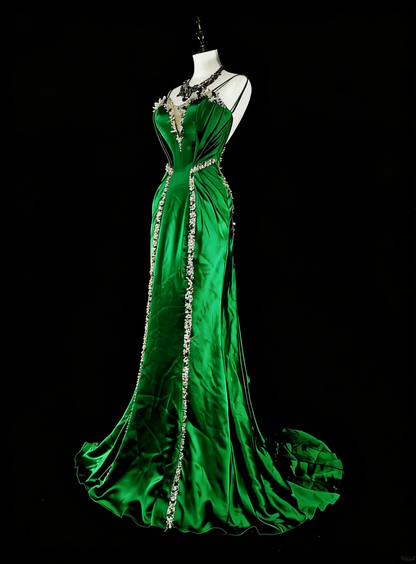 Robe longue vintage sirène à fines bretelles en satin vert dos nu, idéale pour une soirée de 18 ans ou un bal de promo (N1750)