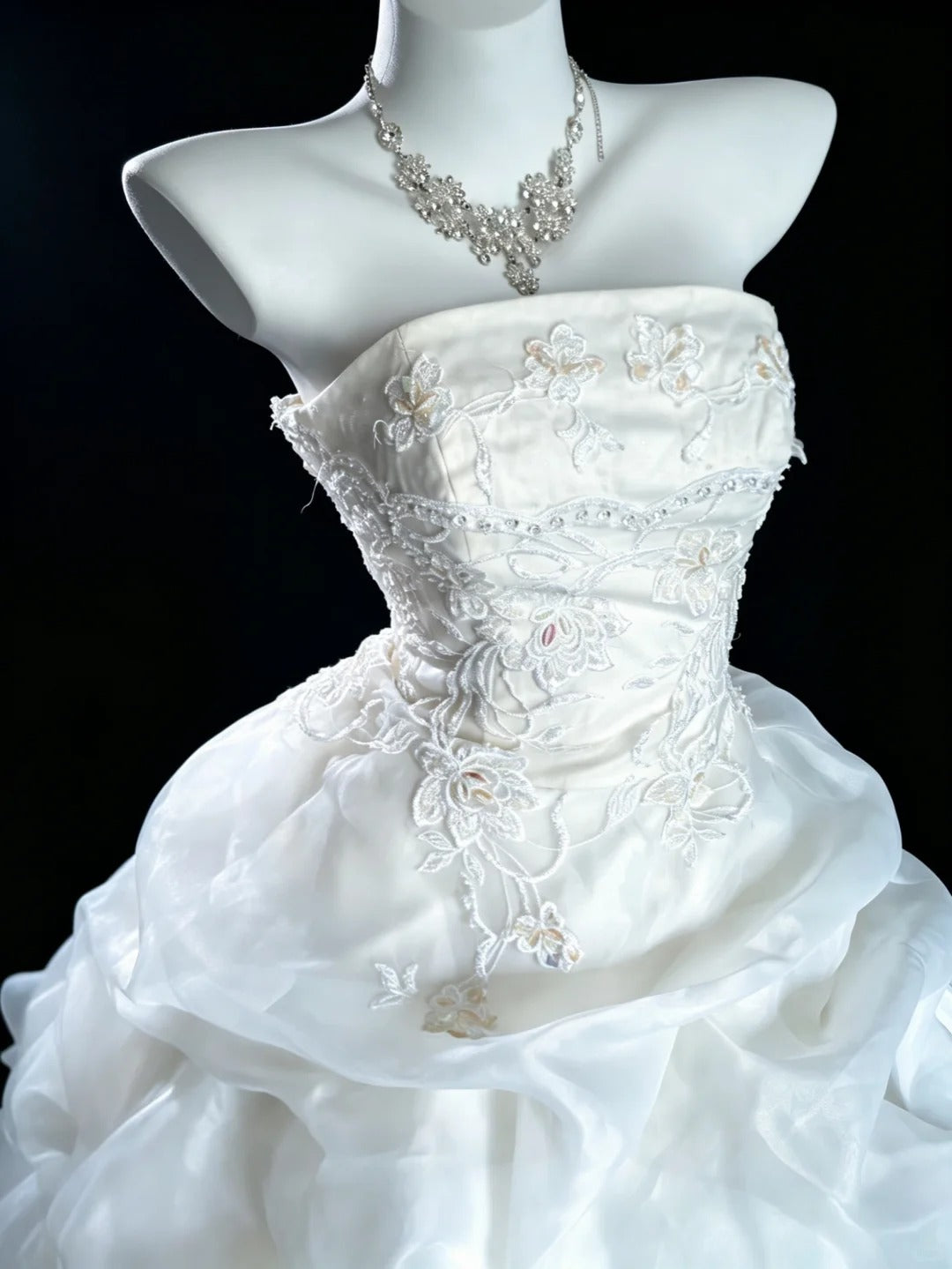 Prinzessinnen-Brautkleider Ballkleid Trägerlos mit Perlenstickerei Sommer Langes Hochzeitskleid N4220