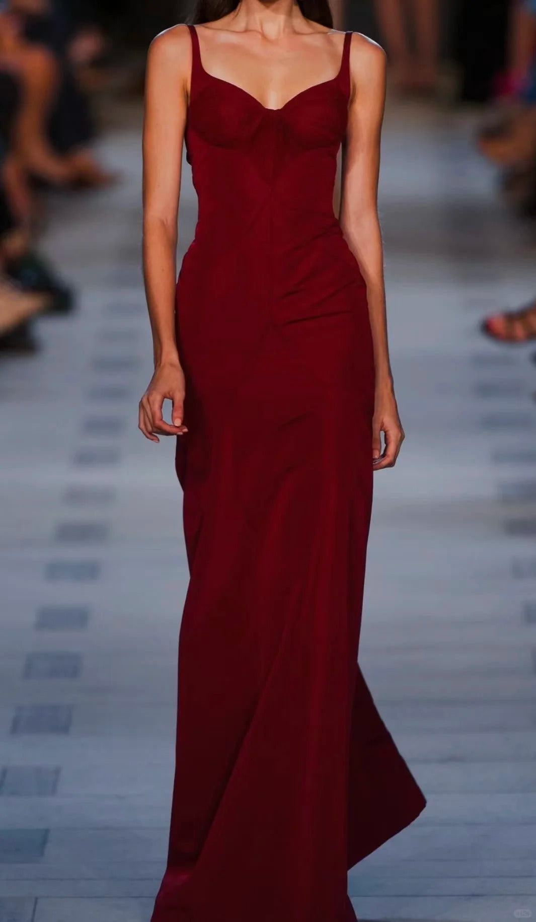 Romantisches Meerjungfrauen-Spaghetti-Träger-Burgunderrot-Satin-Abendkleid Lange Ballkleider N2825