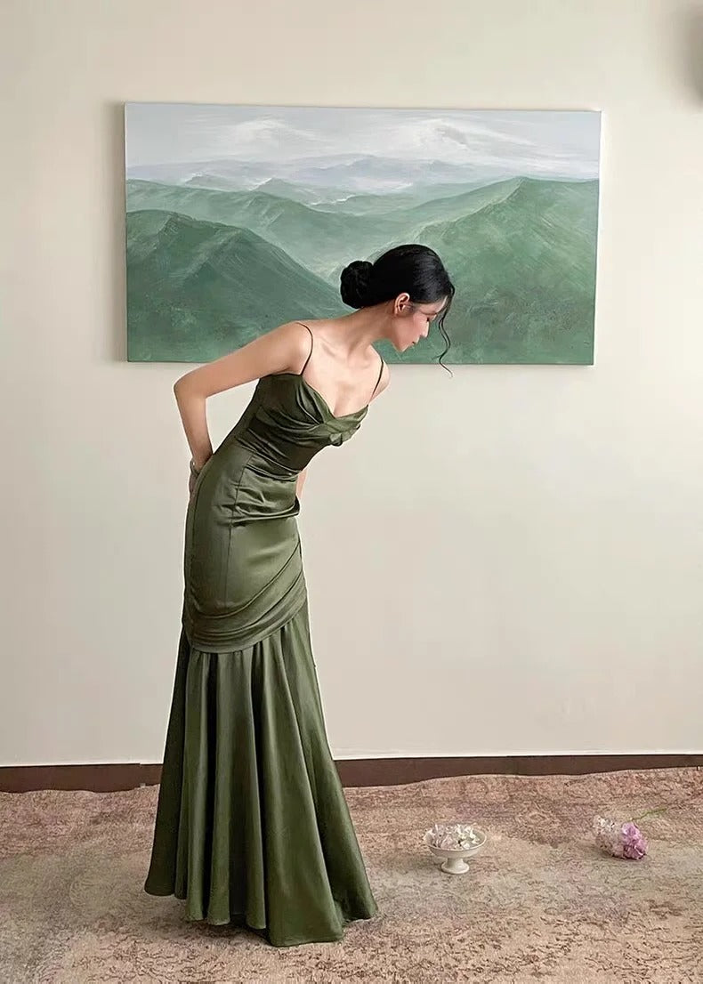 Figurbetontes Meerjungfrauen-Spaghettiträger-Kleid aus grünem Satin mit Falten, formelles langes Ballkleid N2820