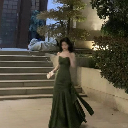 Superbe Robe de Soirée Chic Sirène Bretelles Fines en Satin Vert Foncé Plissé Longue Robe de Bal N2823