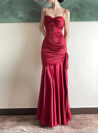Robe de bal longue en satin plissé bordeaux avec bretelles fines sirène romantique N2821