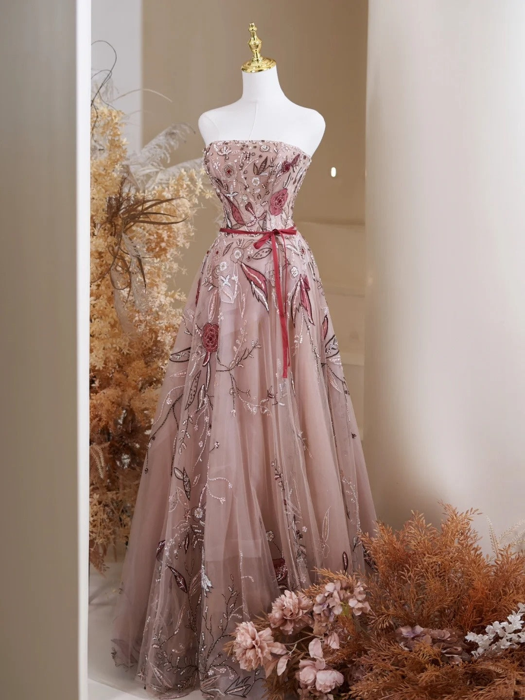 Robe de bal longue bustier en tulle et dentelle florale, idéale pour un 19e anniversaire (réf. N237)
