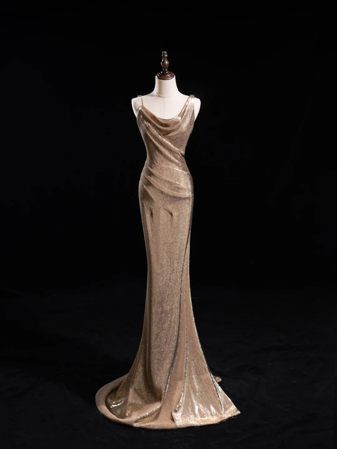 Robe de bal longue sirène à paillettes et col asymétrique, sequins, couleur champagne, inspiration tenue de soirée N228