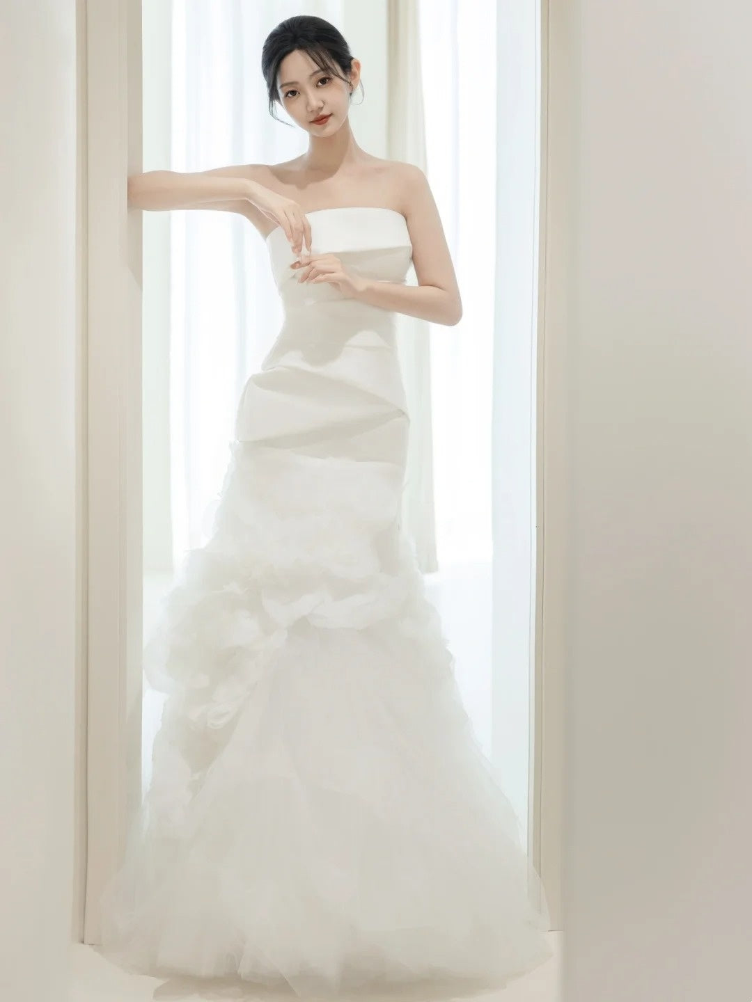Robe de mariée sirène blanche sans manches, sans bretelles, plissée, coupe ajustée N229