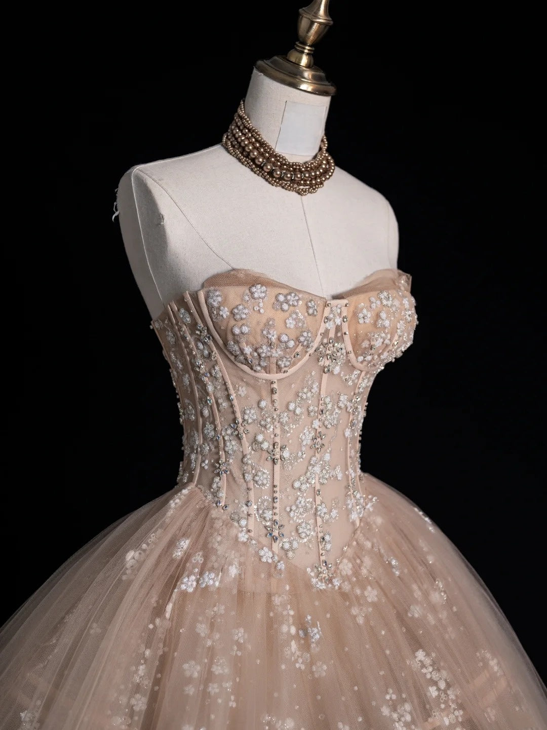 Robe de bal bustier champagne sans manches avec application en tulle, longue robe de quinceañera, tenue d'anniversaire pour les 15 et 16 ans N1076