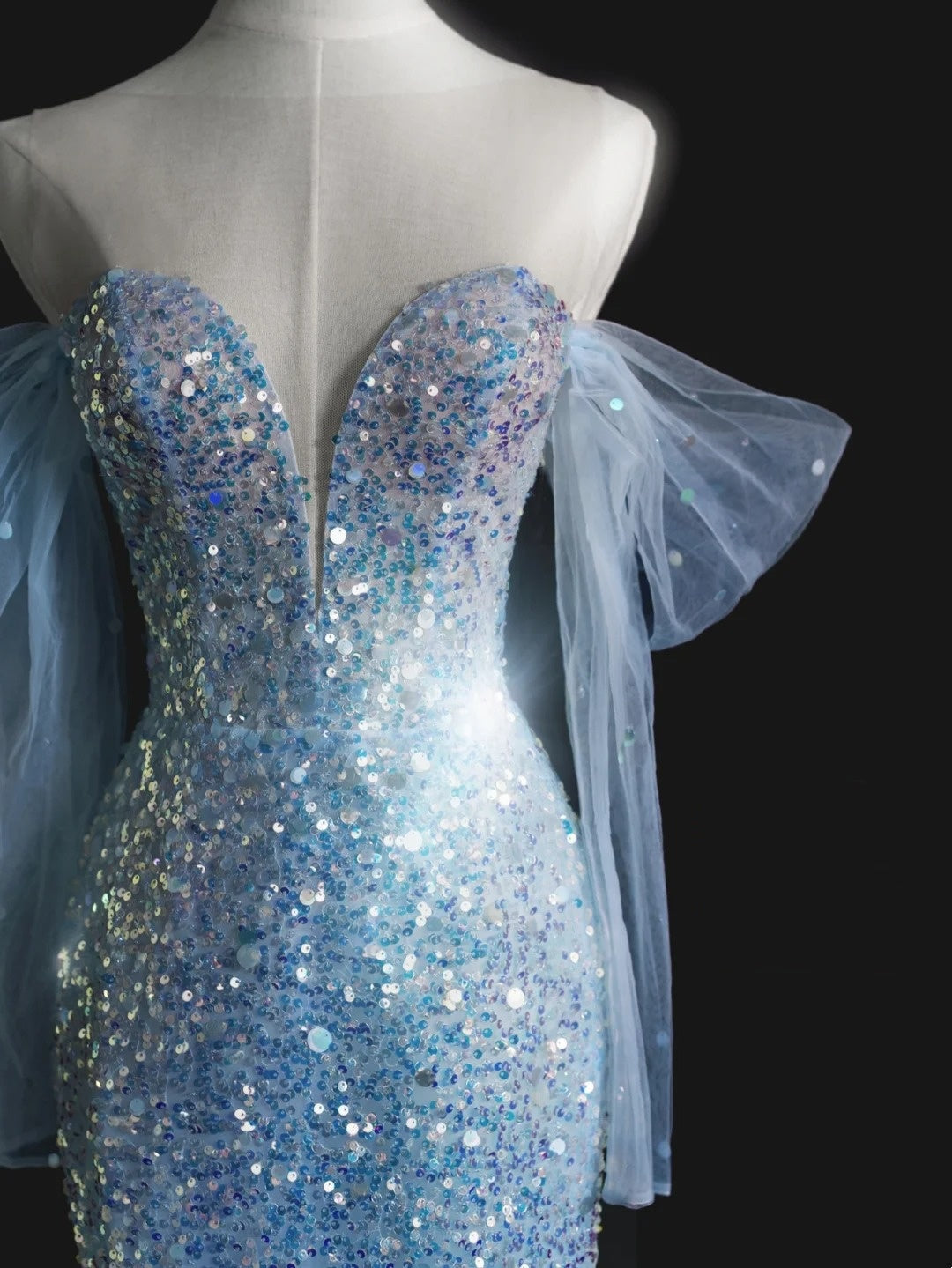 Magnifique robe de bal longue sirène à sequins bleu ciel clair, épaules dénudées, inspiration tenue de soirée N245
