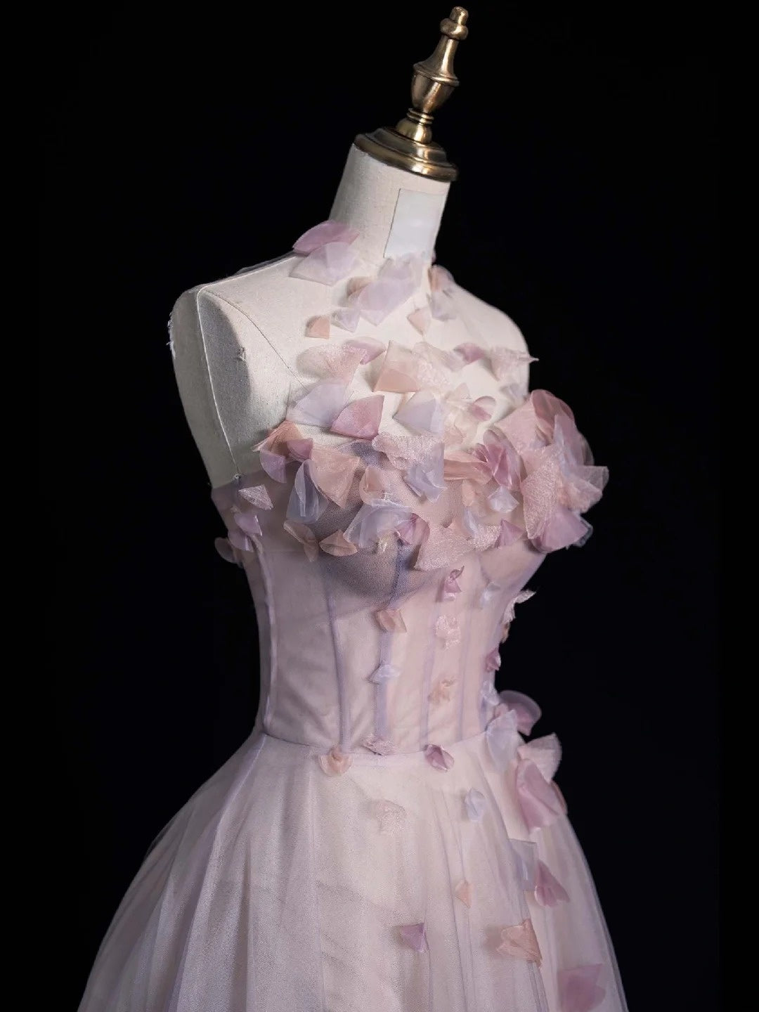 Robe de bal élégante à col montant en tulle rose, longue, style tendance, idéale pour les soirées et les cérémonies de fin d'année (réf. N684)
