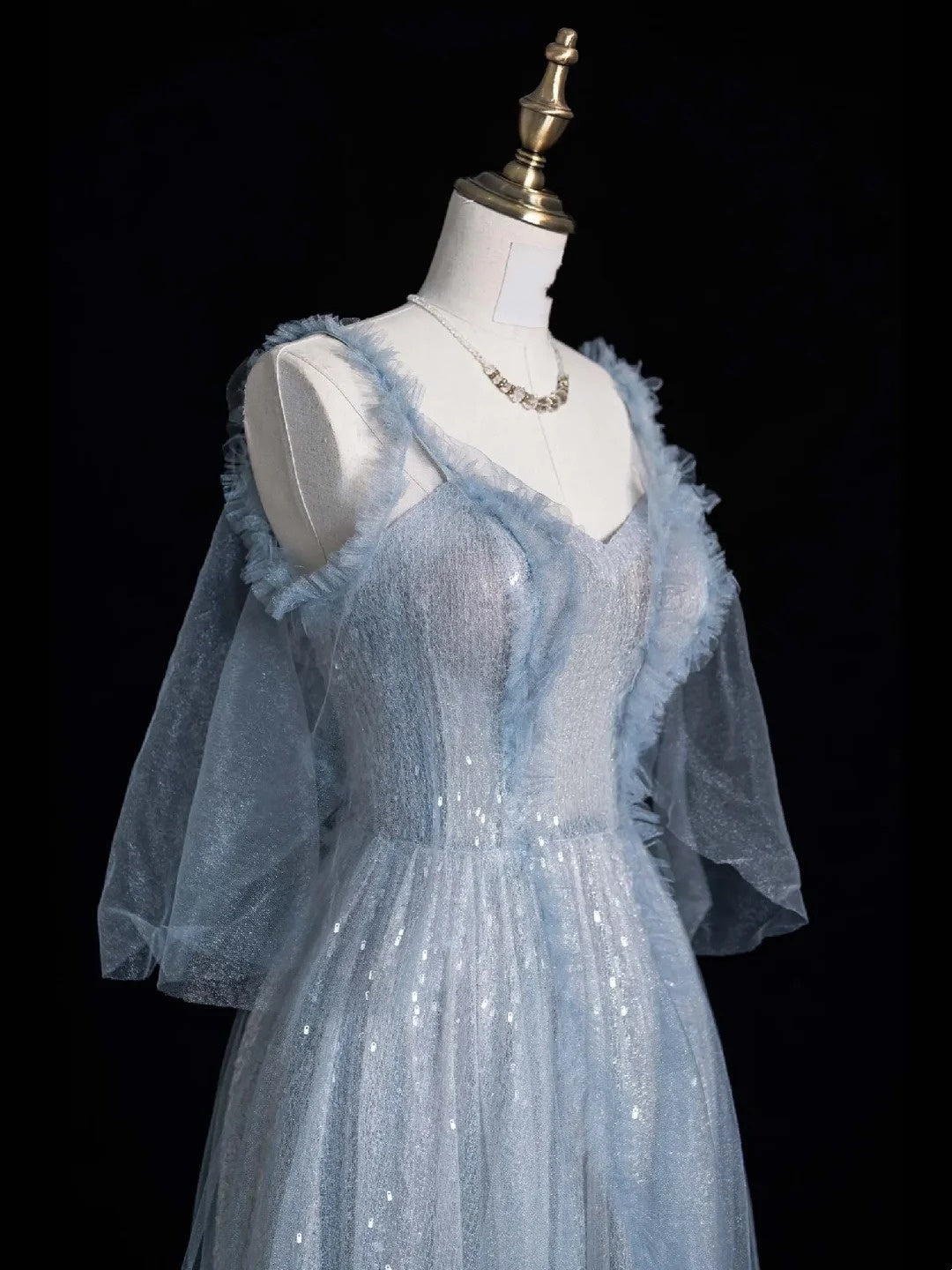 Robe de bal longue en tulle bleu à fines bretelles - Inspiration robes de soirée - Robe de cérémonie N1223