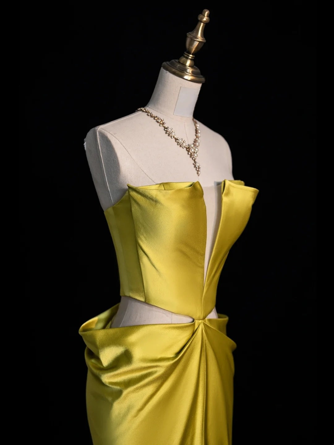 Robe de bal longue sirène sans bretelles en satin jaune, style années 80, pour lycéennes (N1339)