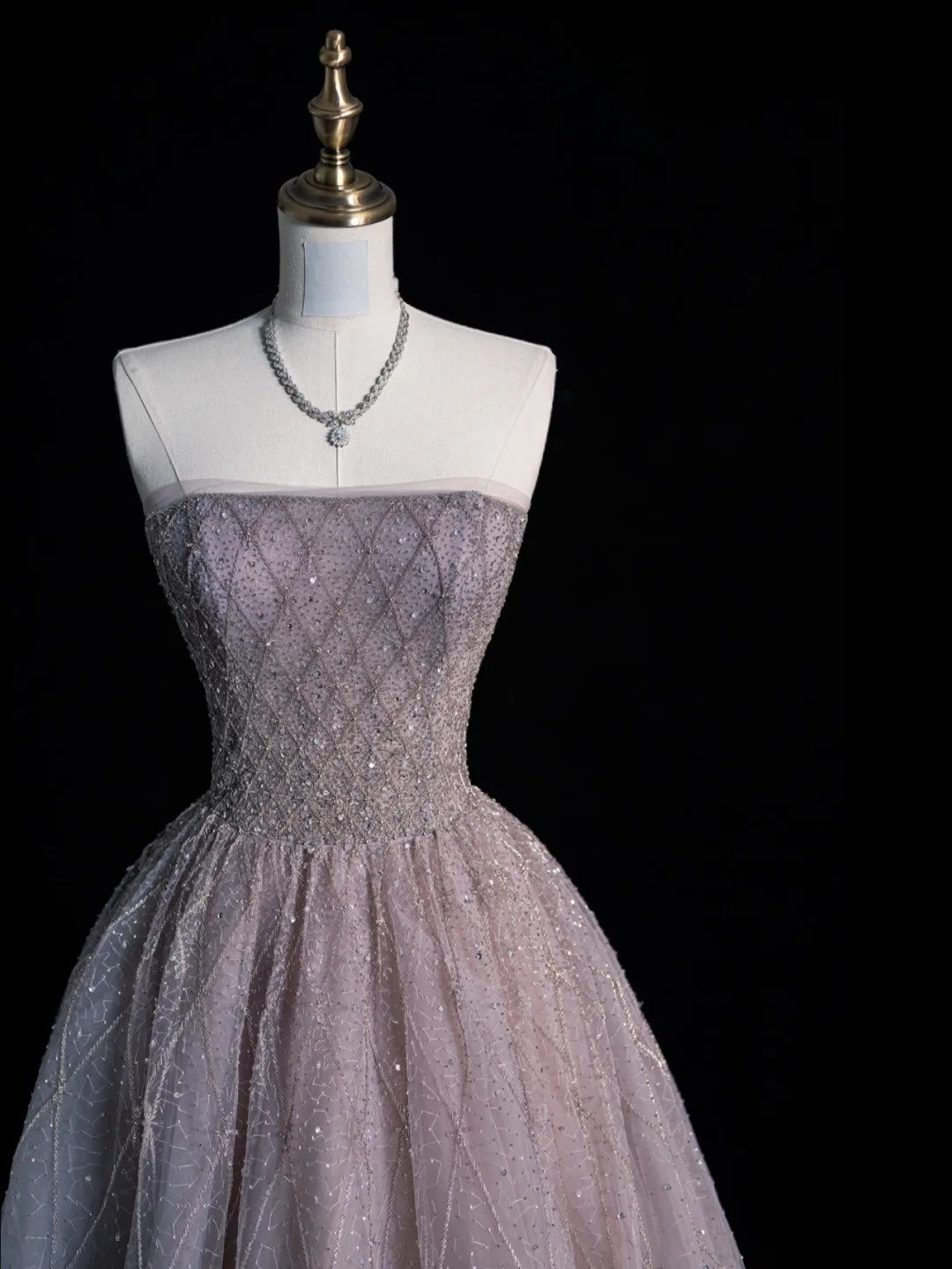 Robe de bal sobre sans bretelles ornée de perles, longue robe de bal en tulle gris pour adolescentes, robe de demoiselle d'honneur formelle N1071