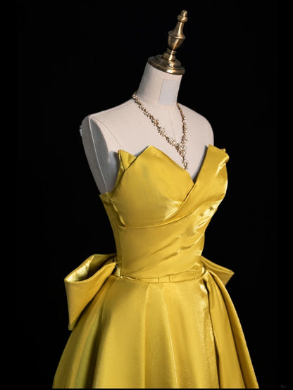 Elegantes Ballkleid mit Herzausschnitt, gelber Satin, Abschlussballkleid für die Oberstufe, langes formelles Kleid N1261