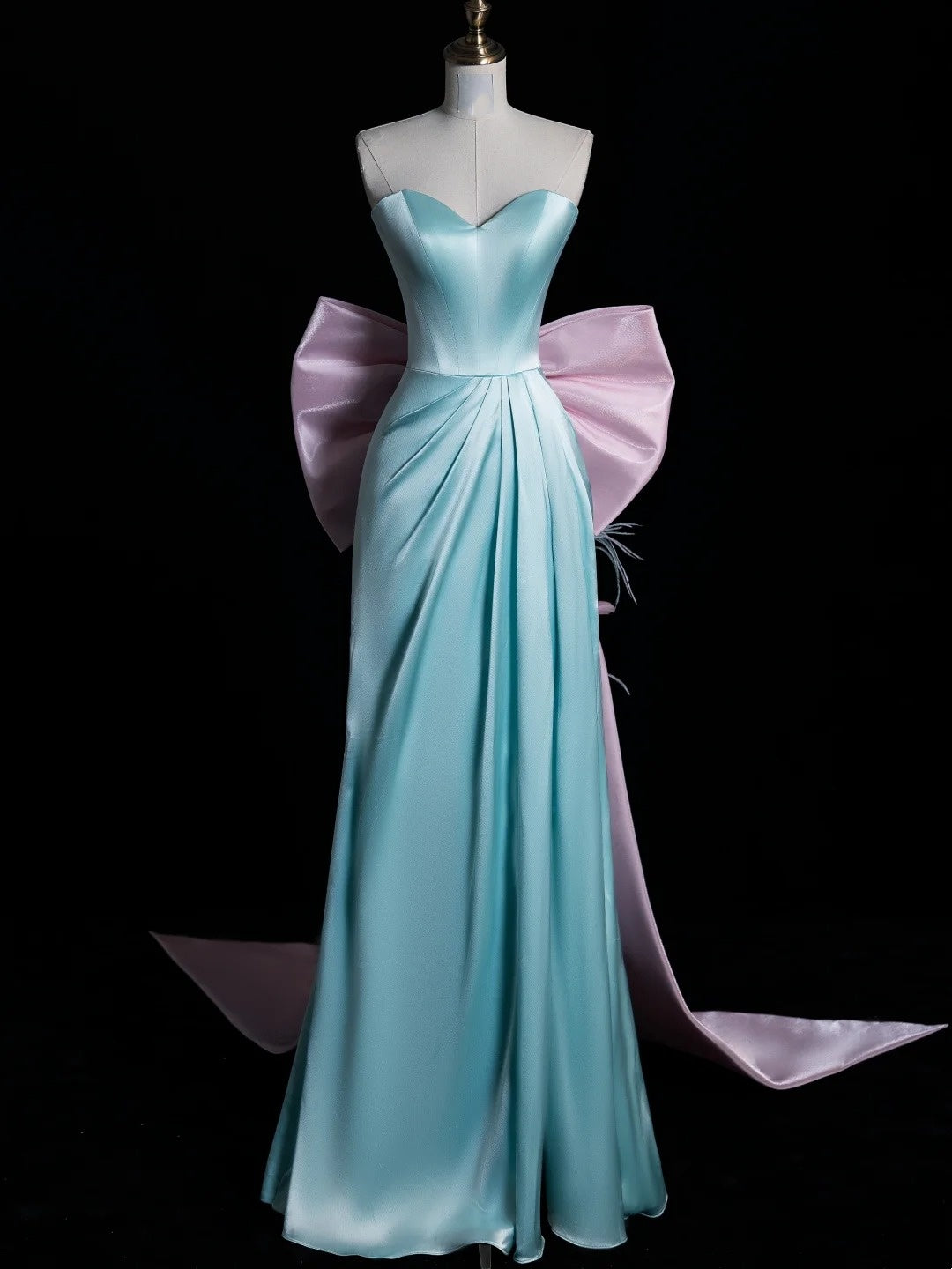 Magnifique robe de bal de fin d'année en satin bleu marine, coupe trapèze, décolleté cœur et nœud papillon - Inspiration robe de princesse N1080