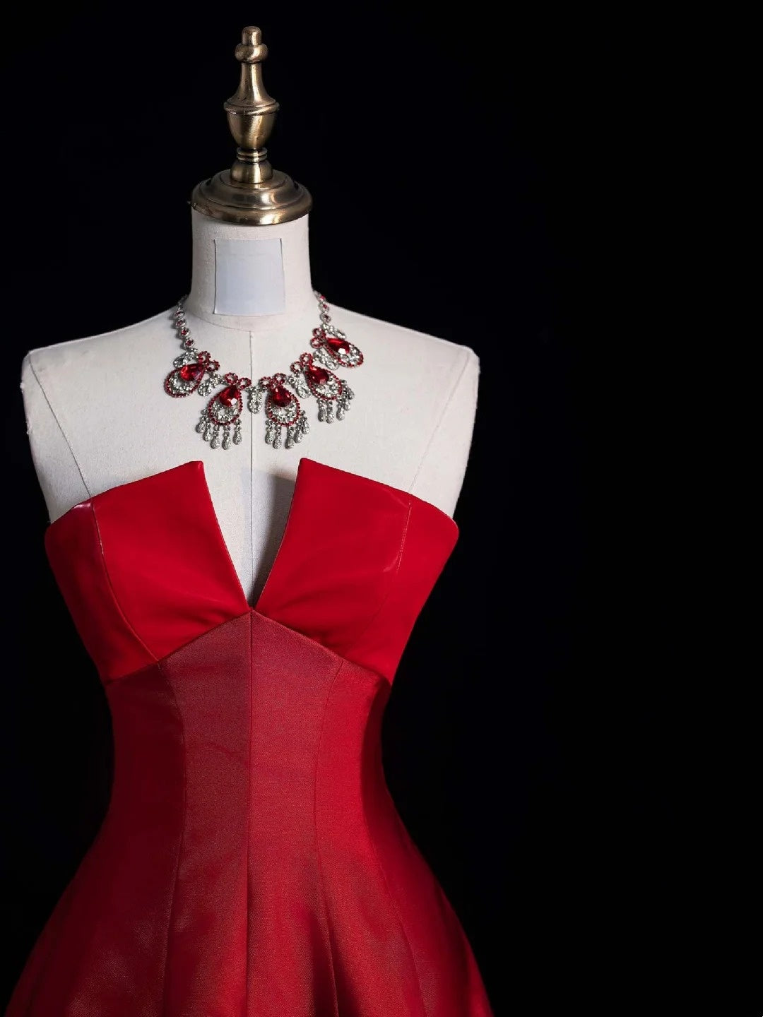 Robe de bal rouge bustier plissée à volants, longue, style semi-formel, référence N691