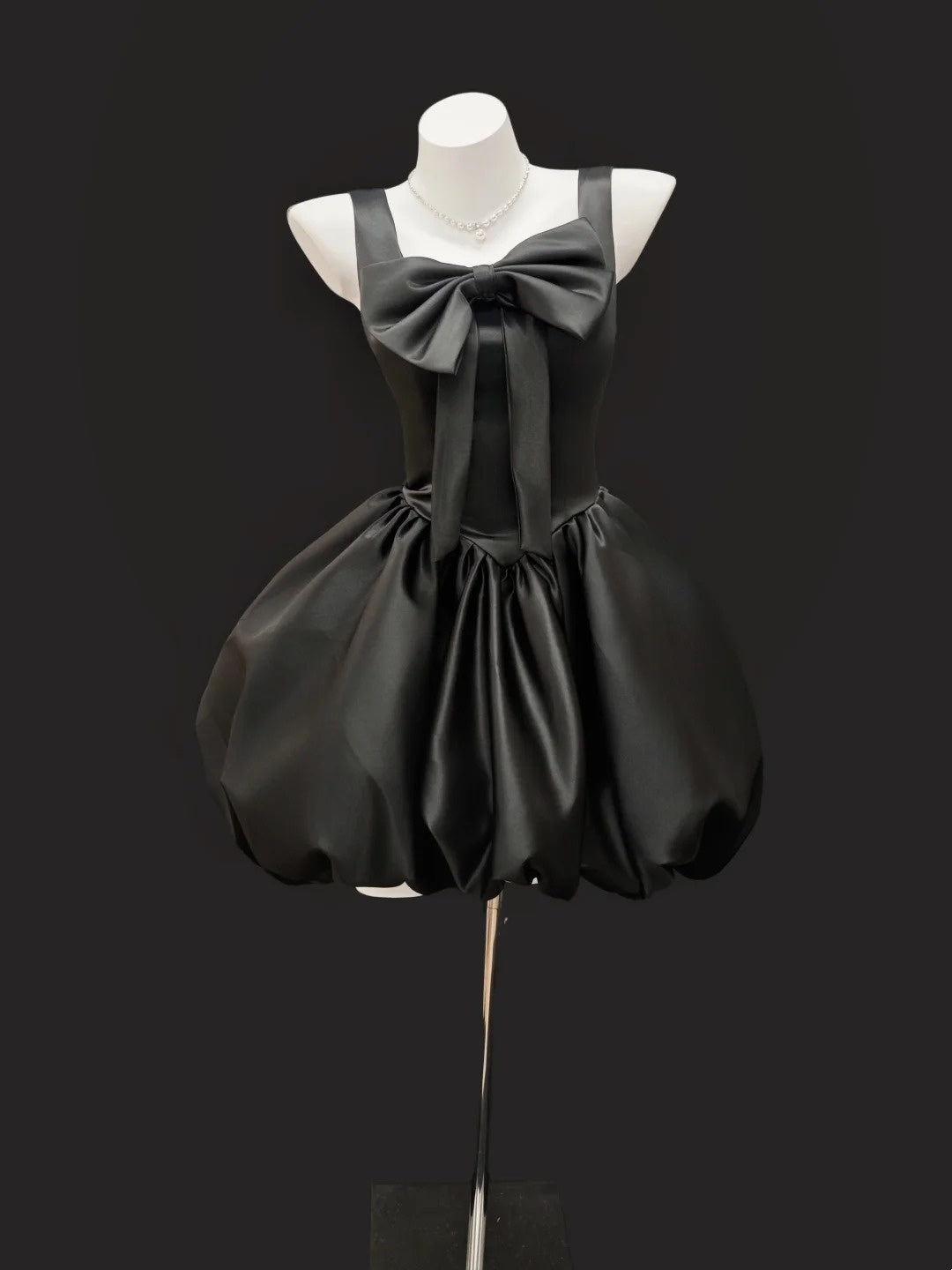 Wunderschönes Ballkleid mit eckigem Ausschnitt, kleinem schwarzem Kleid mit Schleife, Satin, 12. Klasse, kurze Minilänge, ästhetische Abschlussballkleider RB4362