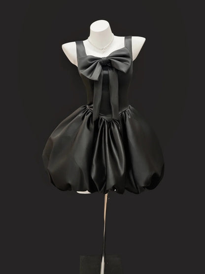 Wunderschönes Ballkleid mit eckigem Ausschnitt, kleinem schwarzem Kleid mit Schleife, Satin, 12. Klasse, kurze Minilänge, ästhetische Abschlussballkleider RB4362