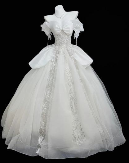 Vintage-Ballkleid schulterfrei aus weißem Tüll mit Perlenstickerei Hochzeits-Brautkleid mit Rüschen Lange Hochzeitskleider RB4346