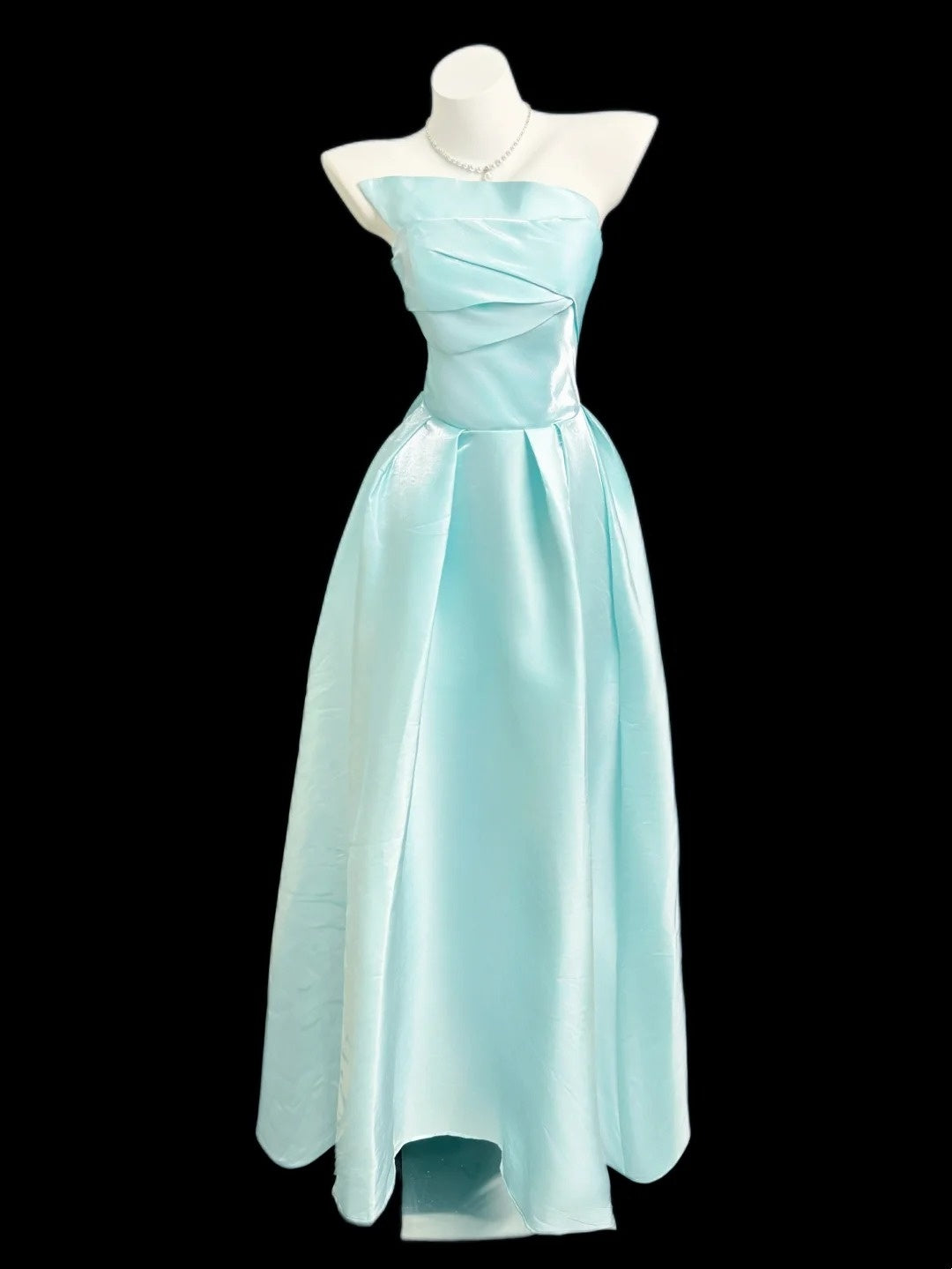 Süßes A-Linien trägerloses blaues Satin Sommer Strand Frühling Sommer Event Outfits Hochzeitsgast Kleider RB4358