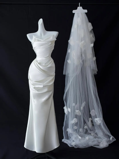 Einfache Brautkleider Meerjungfrau Trägerlos Weißer Satin Mit Rüschen Lang Hochzeitskleid N2952