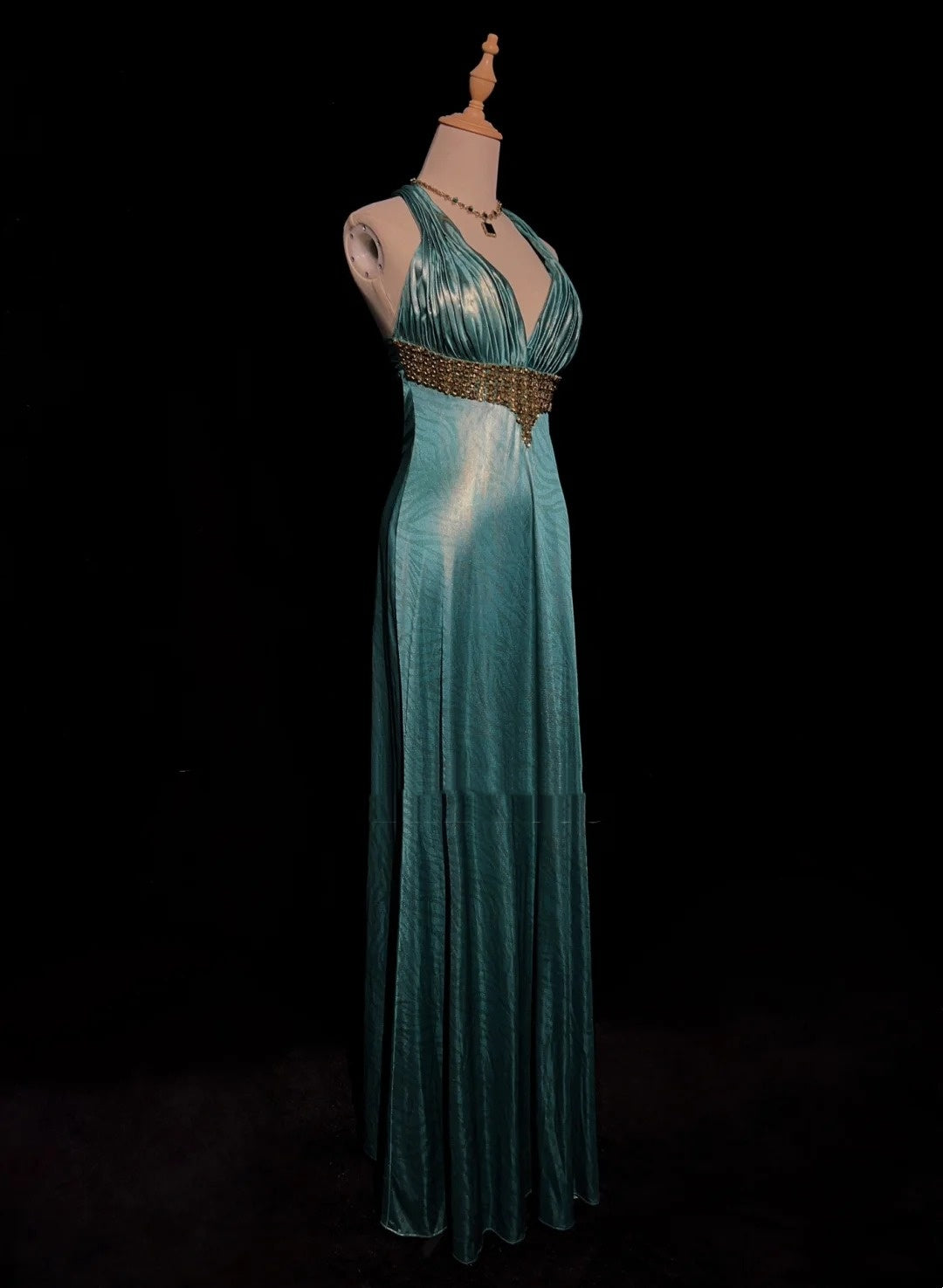 Wunderschöne Abschlussballkleider, A-Linie, Neckholder, Blau, rückenfrei, Satin mit Rüschenoberteil, lange Abendkleider N3373