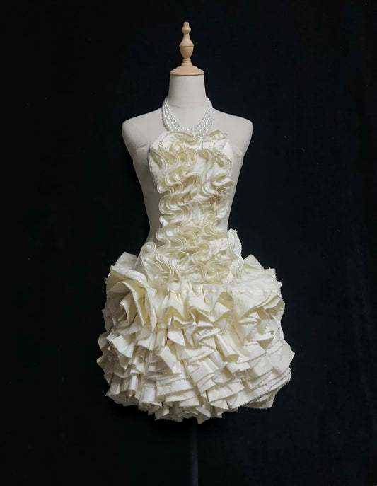 Robes de mariée intemporelles fourreau bustier satin beige avec robe de mariée courte à volants N3004