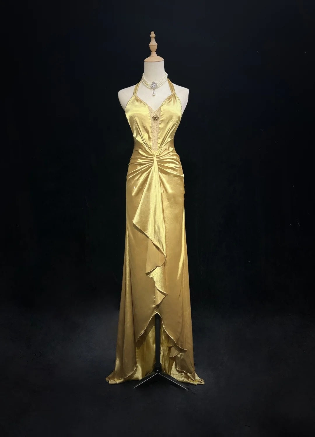Robe De Soirée Longue Plissée De Bal Années 2000 Vintage Taille Haute Asymétrique Dorée Coupe A Sans Manches N2585
