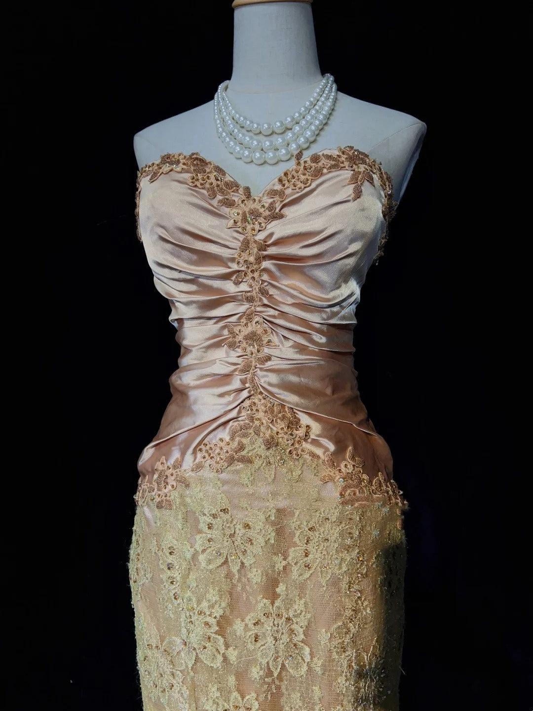 Glamour Meerjungfrau-Abendkleider Trägerlos Blush-Pink Satin Goldspitze mit Perlen Formal N3835
