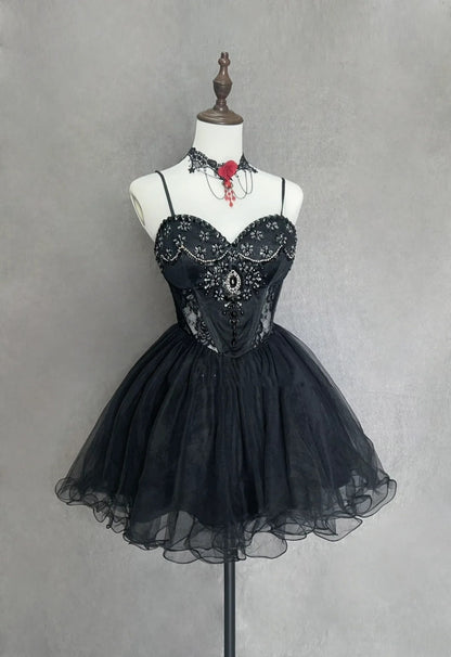 Jolie robe de bal courte en tulle noir à fines bretelles pour les retrouvailles N2521