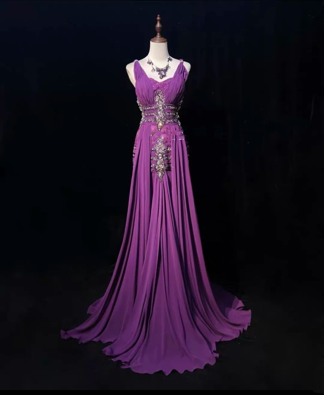 Vintage Ballkleider A-Linie V-Ausschnitt Lila Chiffon Mit Perlen Falten Langes Abendkleid N2460