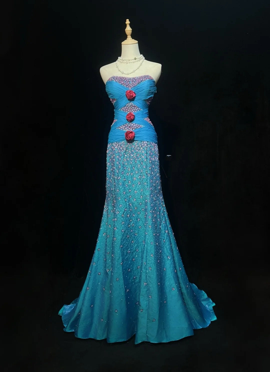 Wunderschöne Abiballkleider Meerjungfrau Trägerlos Blau mit Perlen Lang Festliches Kleid N2928