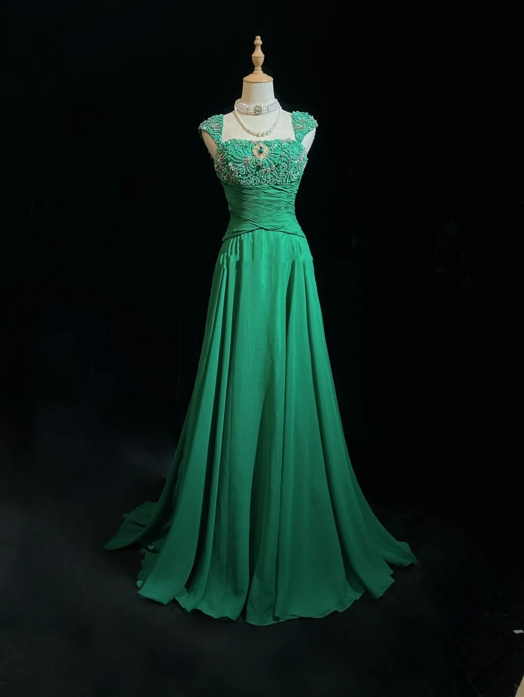 Robes Esthétiques de Bal Vintage Ligne A sans Bretelles en Mousseline Verte avec Perles Longue Robe de Soirée N3027