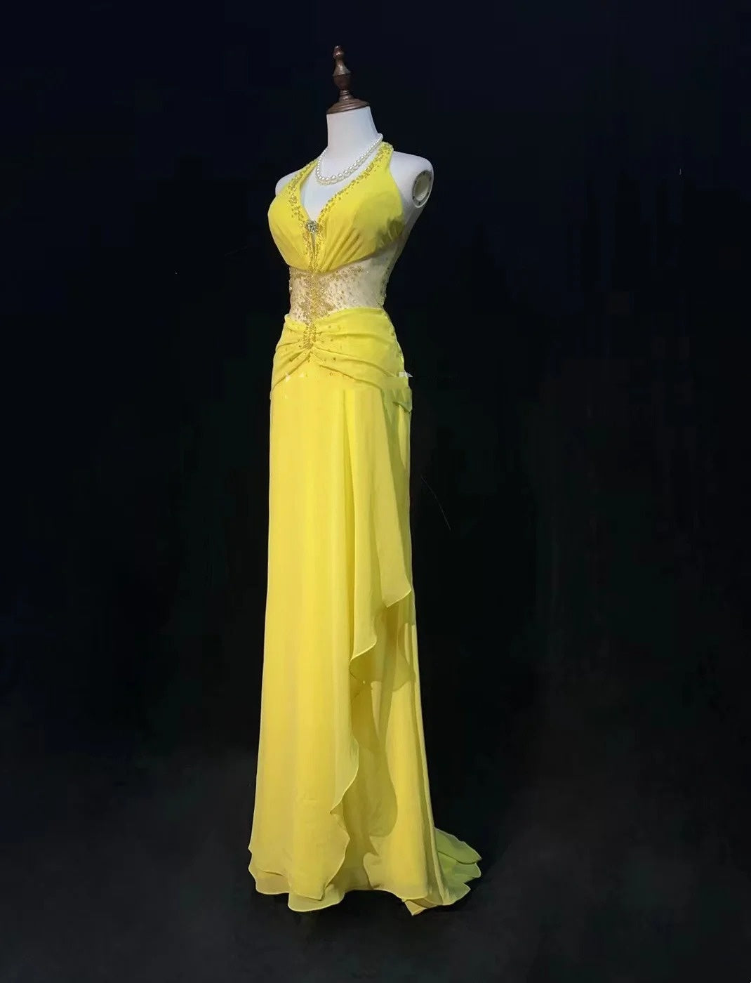 Vintage Prom Dresses A Line Halter V Neck Yellow Chiffon Backless 1990s Long Formal Evening Gown N2640
