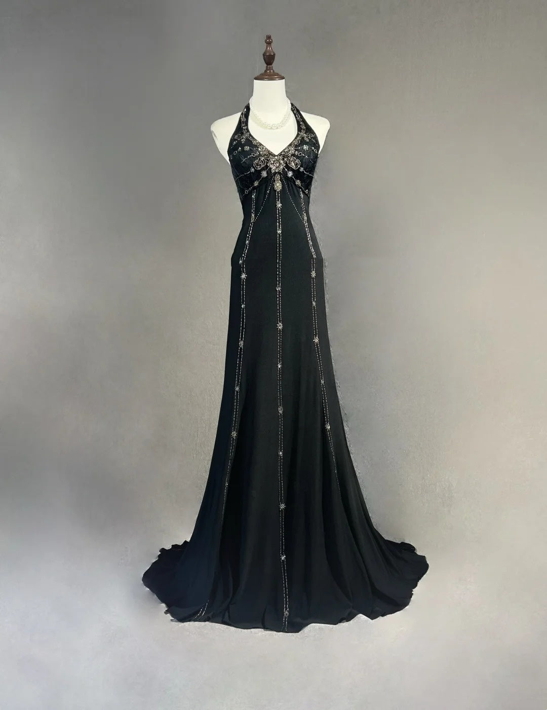 Vintage Ballkleider Meerjungfrau Neckholder Kleines Schwarzes Kleid mit Rüschen Lange Abendgarderobe N3446