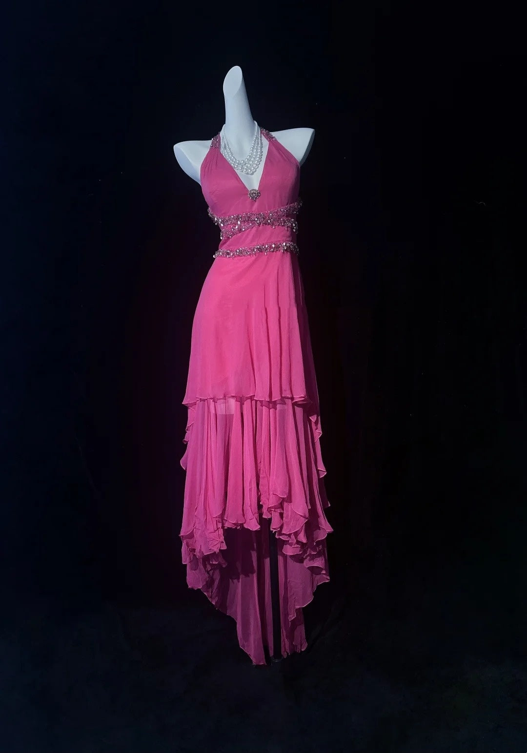 Robes de bal en mousseline rose coupe haute-basse licou longueur thé avec perles Tenues de soirée formelles RB3951