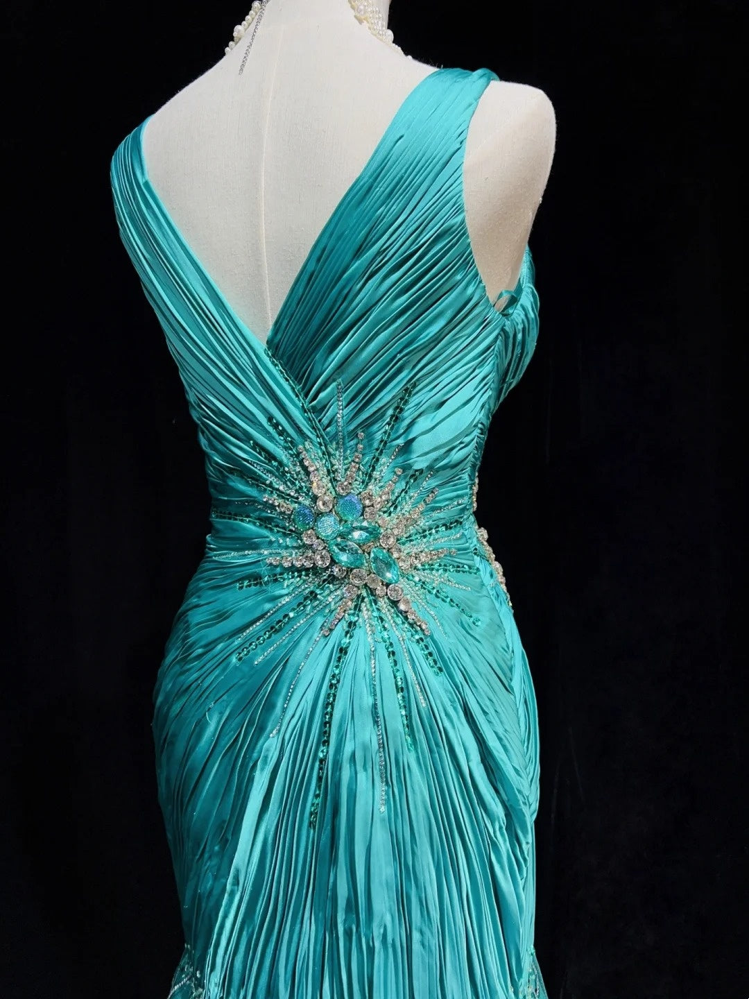 Robes de bal modestes d'inspiration sirène col en V bleu avec perles à volants pour femme robe de soirée N3234